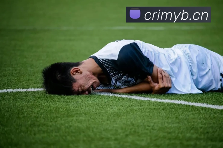 原创 随着维尼修斯双响+比分3-2,10人皇马逆转马竞,5连胜+逼近西甲榜首